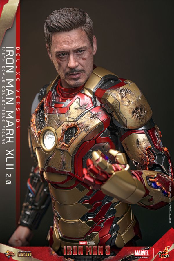 Iron Man 3 - Iron Man Mk 42 (2.0) Deluxe 1:6 Scale Collectable Action Figure