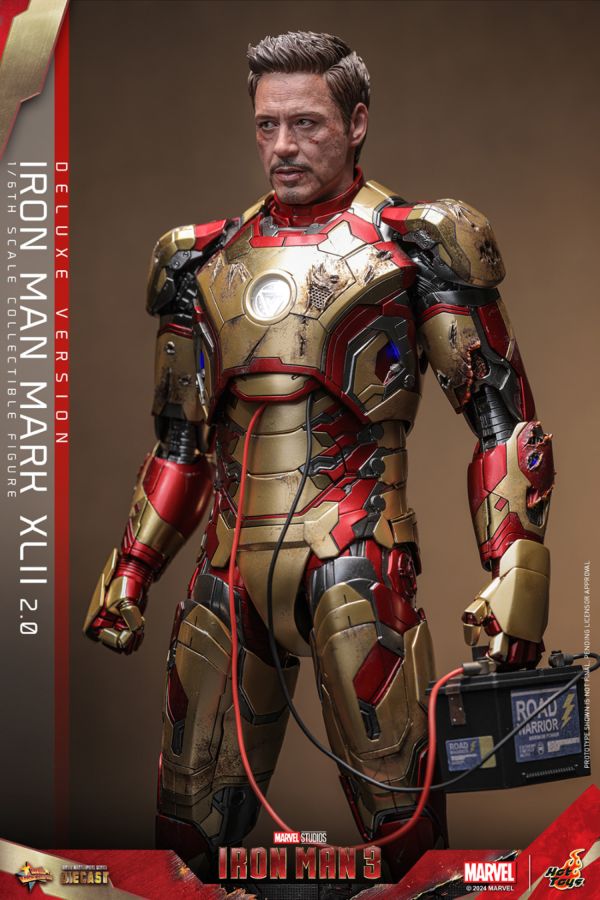 Iron Man 3 - Iron Man Mk 42 (2.0) Deluxe 1:6 Scale Collectable Action Figure