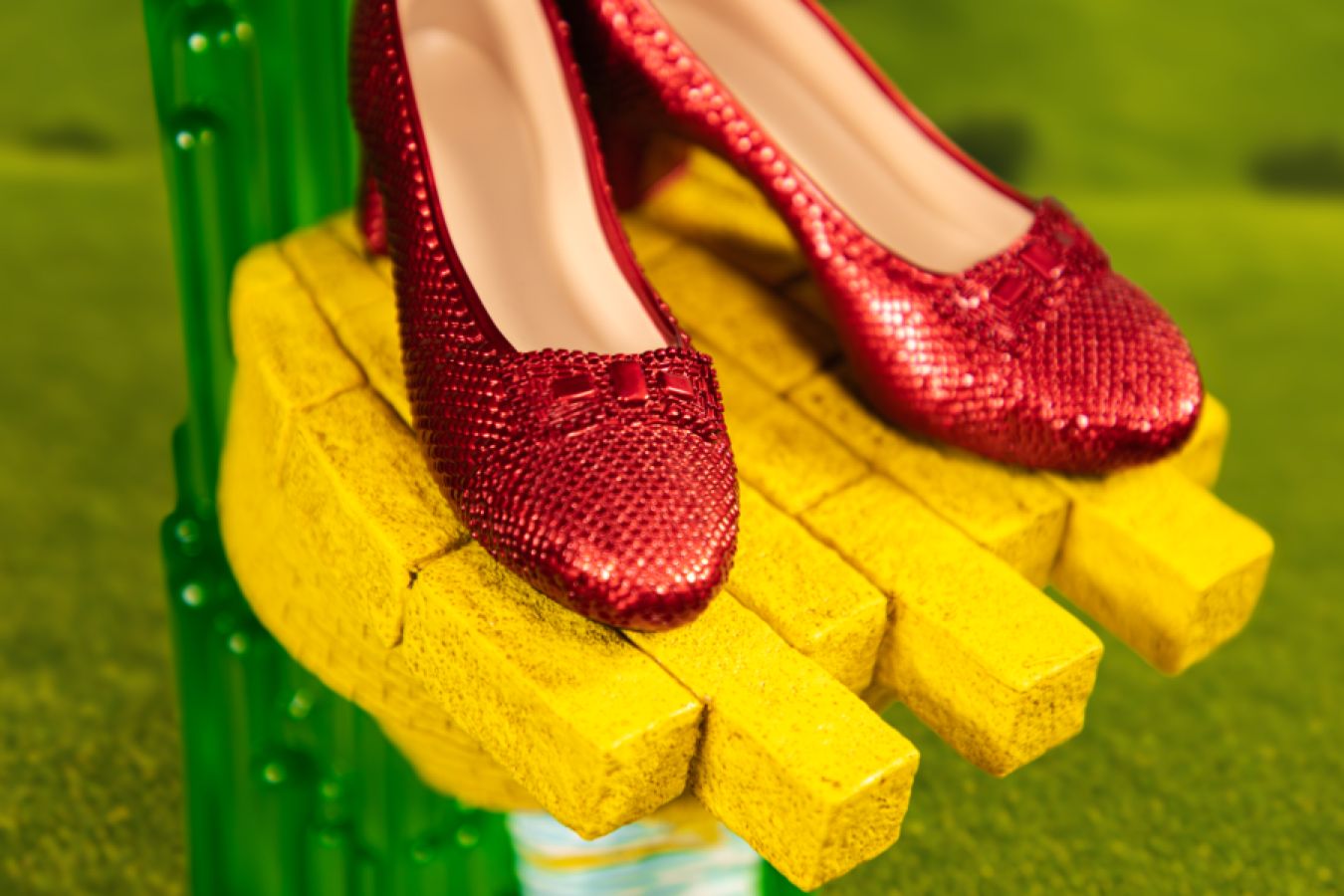 Wizard of Oz - Scaled Ruby Slippers Statuette on light-up Stand