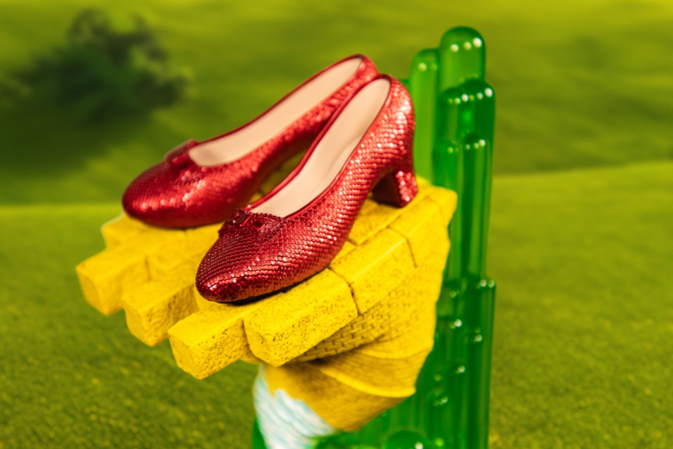 Wizard of Oz - Scaled Ruby Slippers Statuette on light-up Stand