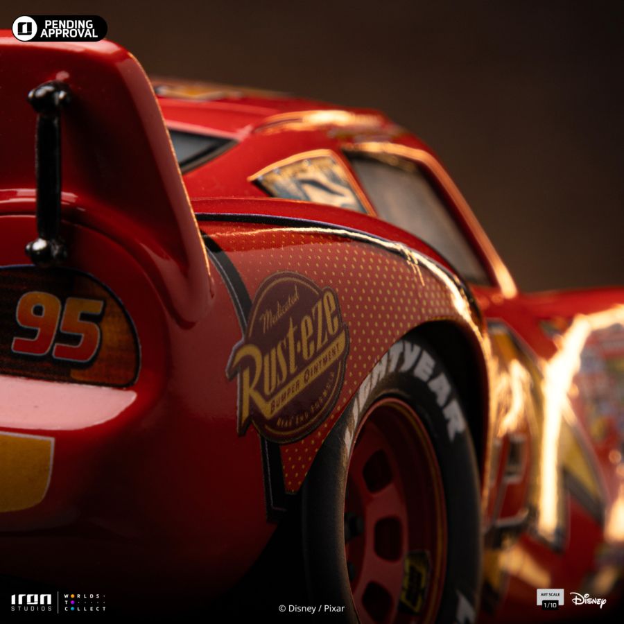 Cars - Lightning McQueen 1:10 Scale Statue