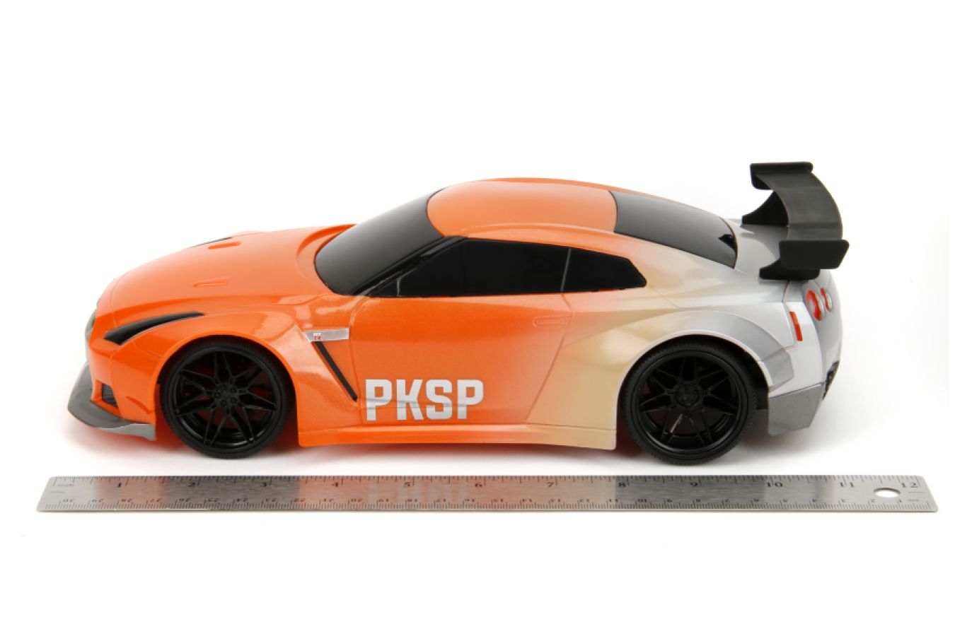 Pink Slips - 2009 Nissan Skyline GTR R35 1:16 Scale Remote Control Car