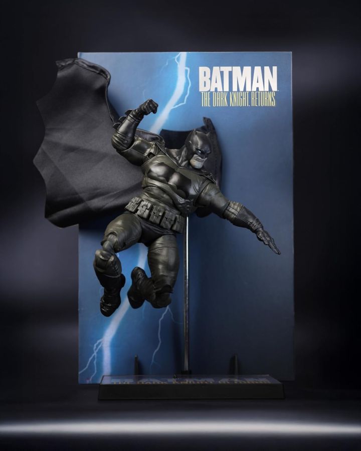 DC Multiverse - Cover Recreations Batman (The Dark Knight Returns) Gold Label 7" Figure