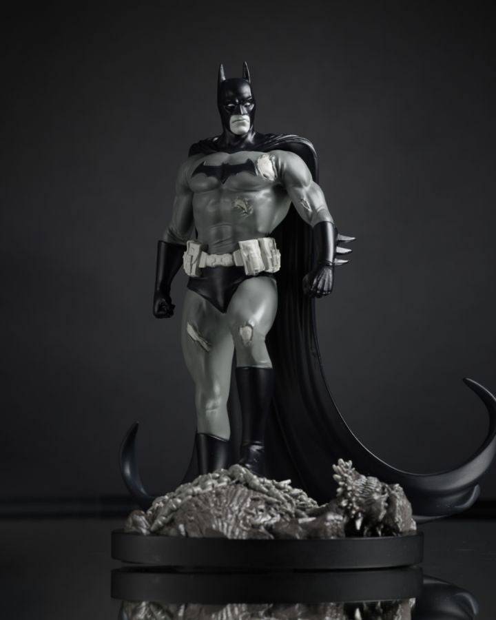 Batman Black & White - Batman by Bjorn Barends Resin Statue