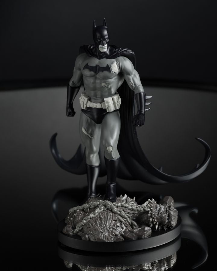 Batman Black & White - Batman by Bjorn Barends Resin Statue