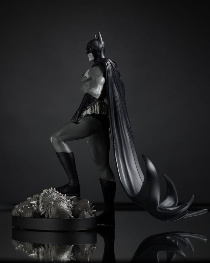 Batman Black & White - Batman by Bjorn Barends Resin Statue