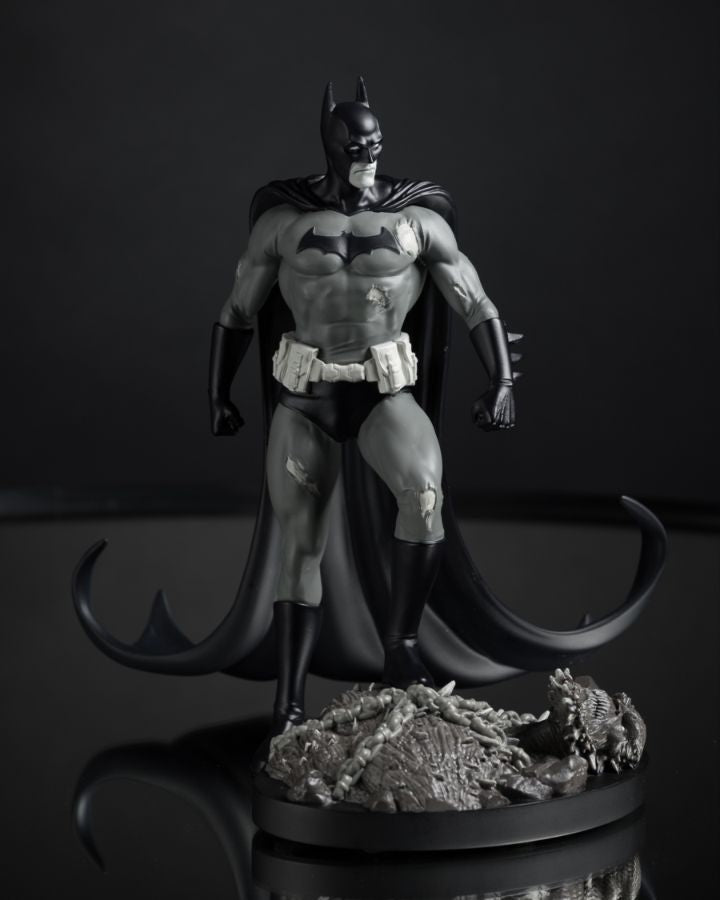 Batman Black & White - Batman by Bjorn Barends Resin Statue