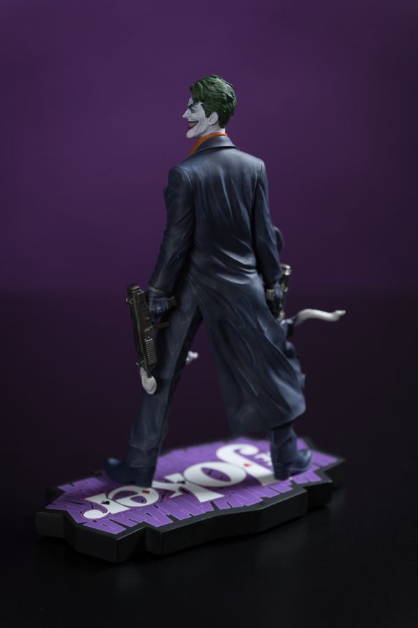 The Joker: Purple Craze - The Joker by Gabriele Dell'otto Resin Statue