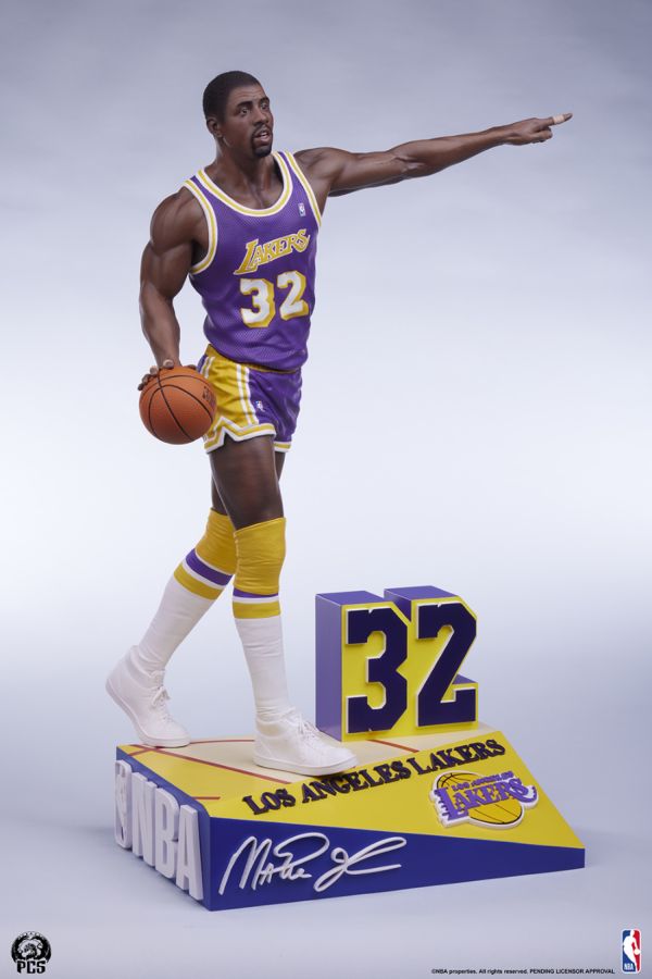 NBA - Magic Johnson 1:4 Scale Statue