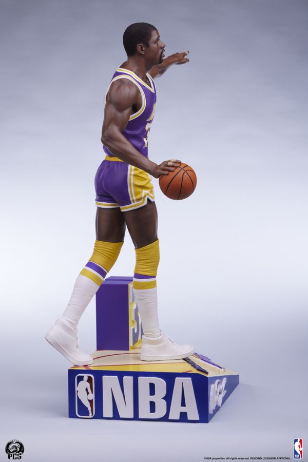 NBA - Magic Johnson 1:4 Scale Statue