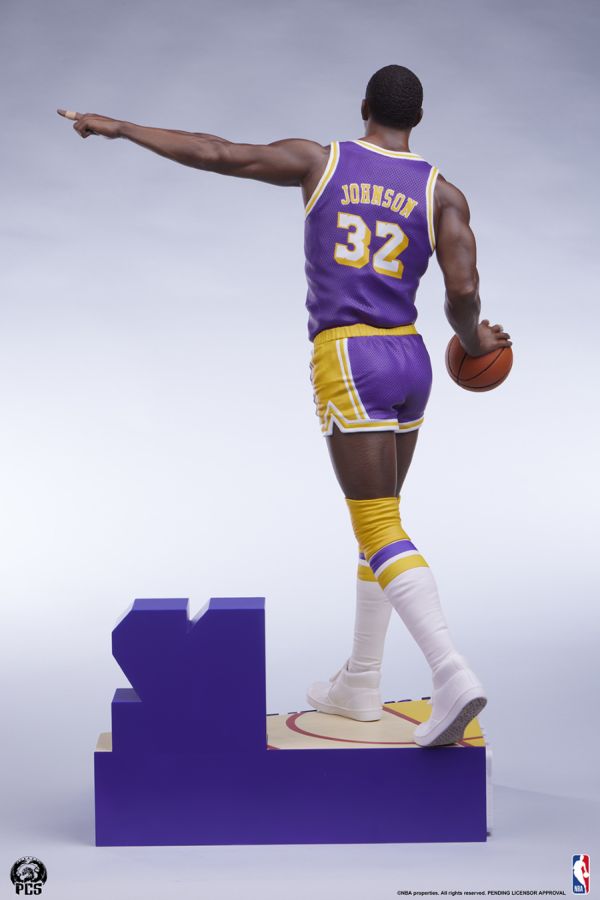 NBA - Magic Johnson 1:4 Scale Statue