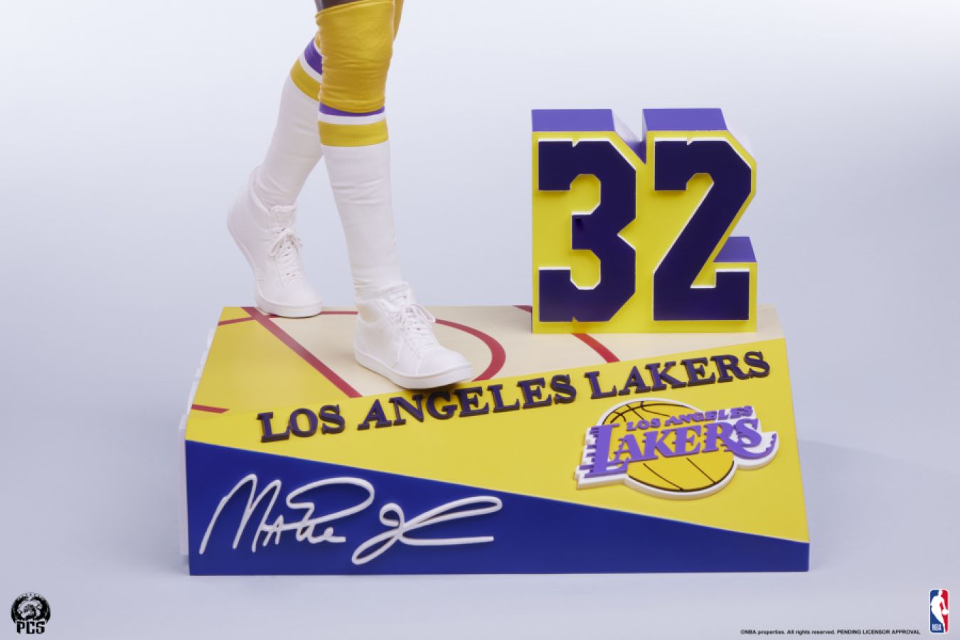 NBA - Magic Johnson 1:4 Scale Statue