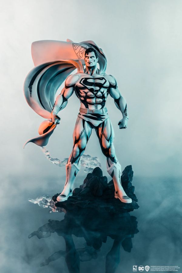 Superman - Superman (John Byrne) Black & White PVC 1:8 Scale Statue