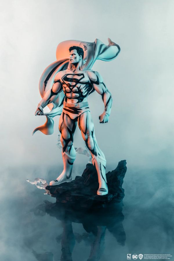 Superman - Superman (John Byrne) Black & White PVC 1:8 Scale Statue