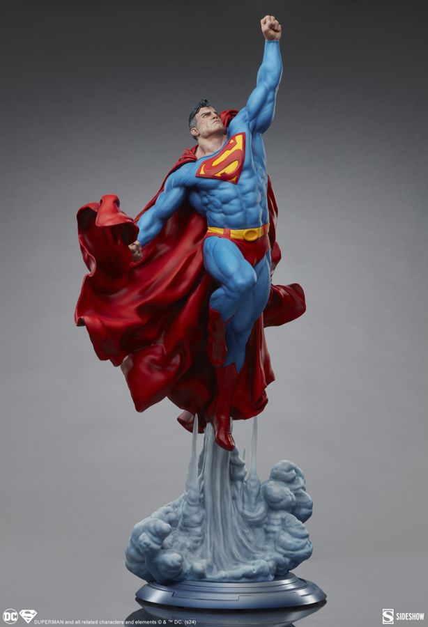 Superman - Superman Premium Format Statue