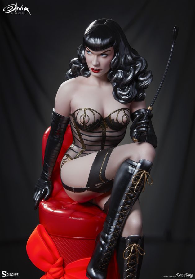 Bettie Page - Love Hurts Statue