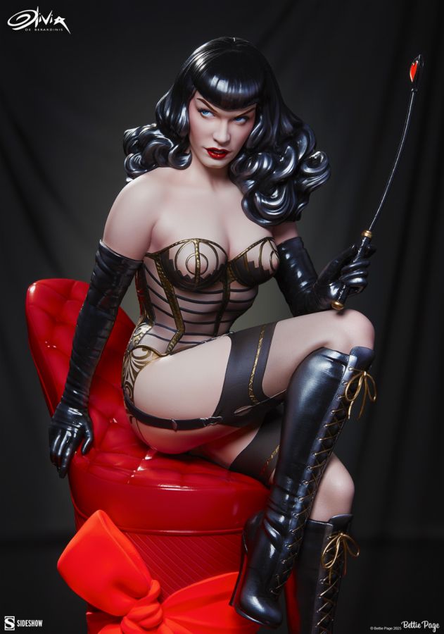 Bettie Page - Love Hurts Statue