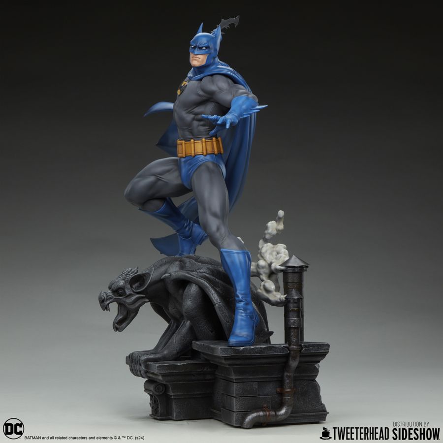 Batman - Batman (Retro Edition) 1:6 Scale Maquette