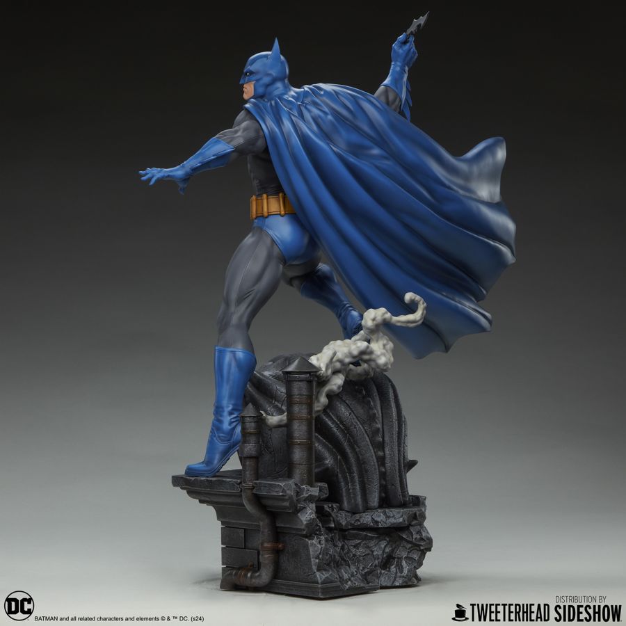 Batman - Batman (Retro Edition) 1:6 Scale Maquette