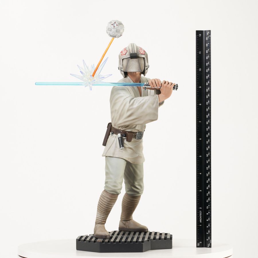 Star Wars - Luke Skywalker Training Statue