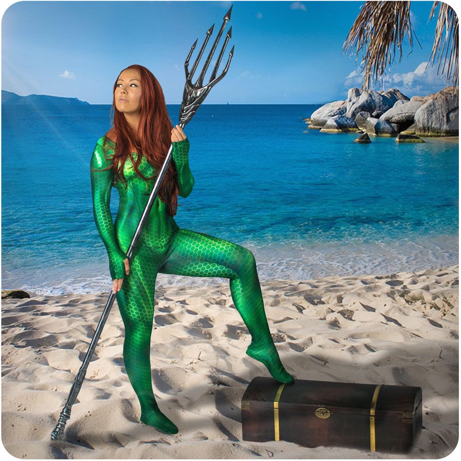 Justice League - Aquaman's Trident with Treasure Chest Life-Size Replica