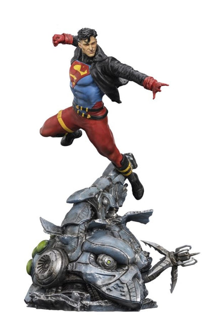 Superman - Superboy 1:10 Scale Statue