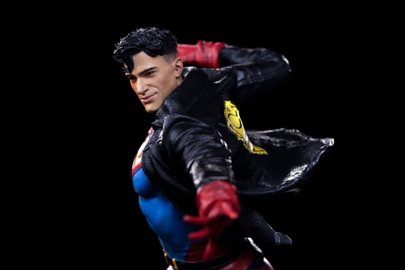 Superman - Superboy 1:10 Scale Statue