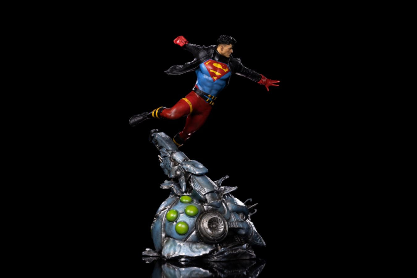 Superman - Superboy 1:10 Scale Statue