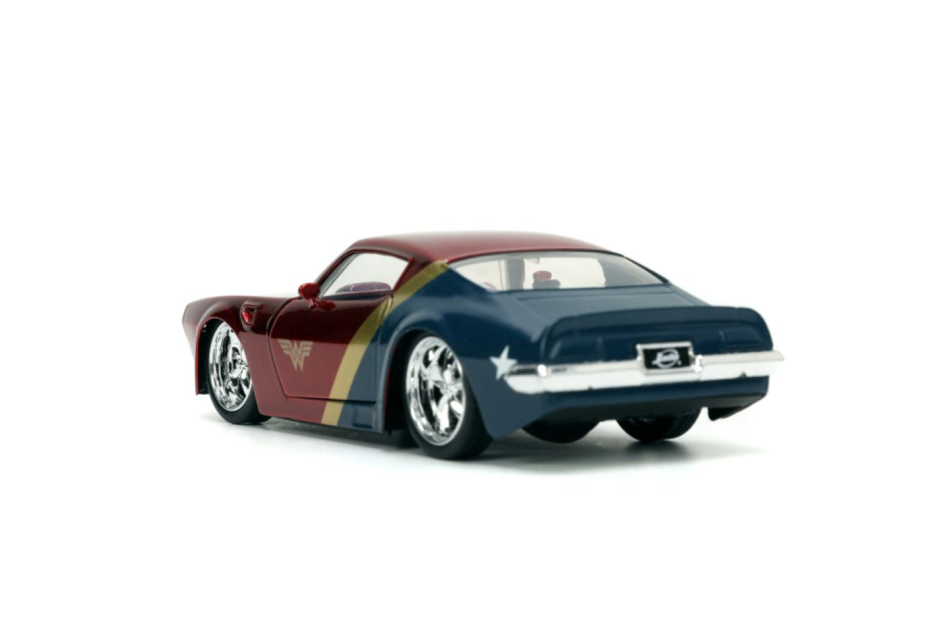 DC Comics - 1972 Pontiac Firebird with Wonder Woman 1:32 Scale