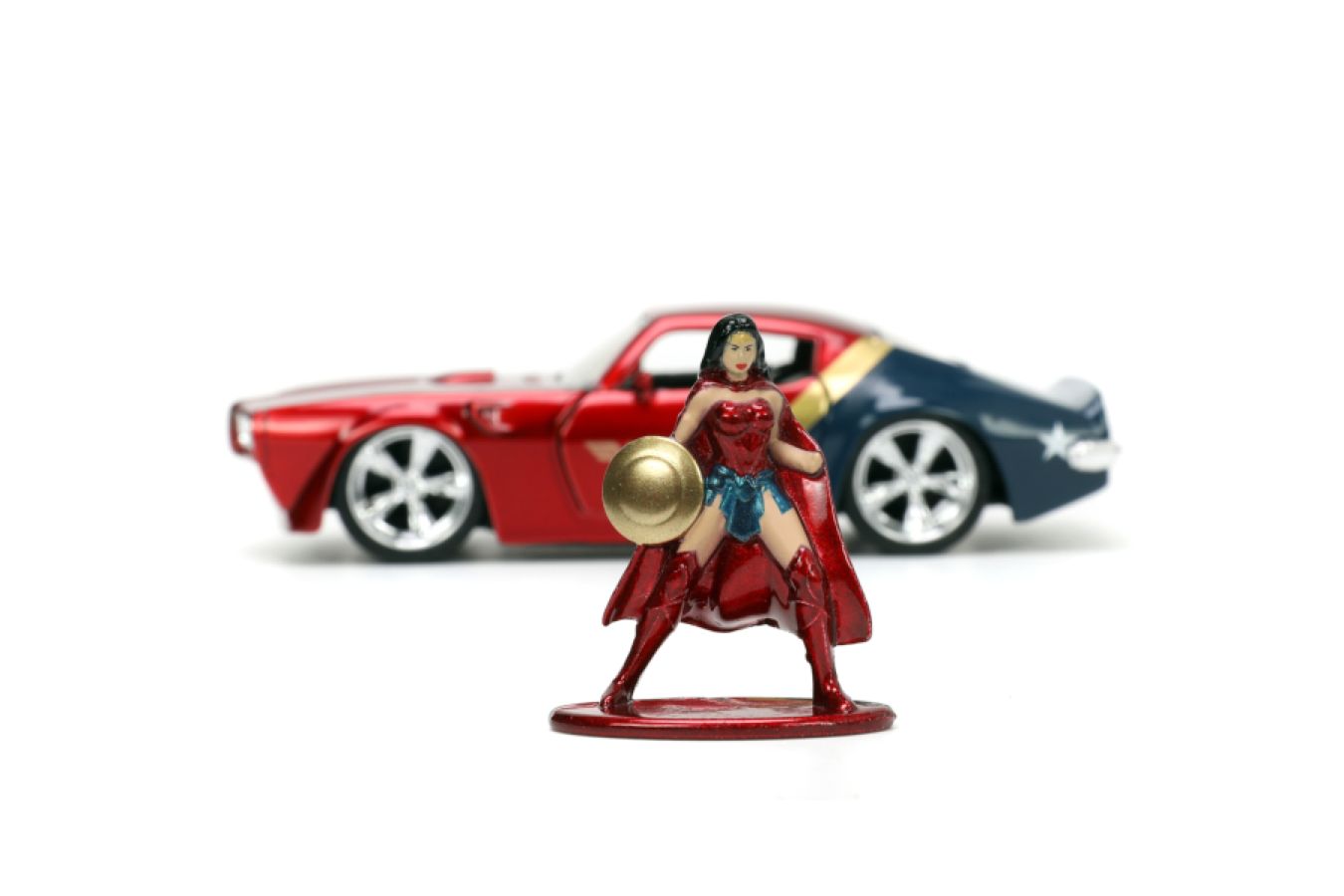 DC Comics - 1972 Pontiac Firebird with Wonder Woman 1:32 Scale