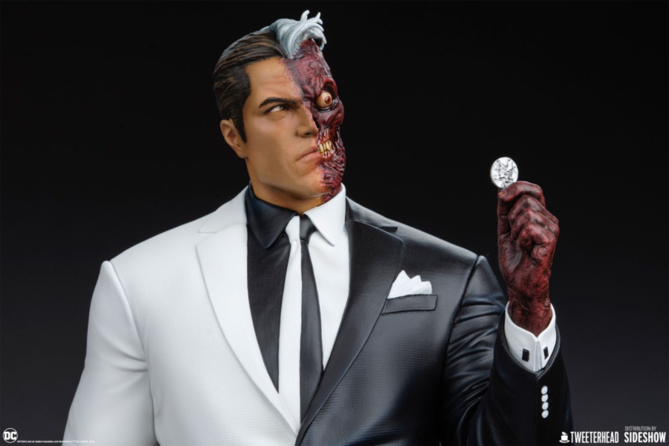 Batman - Two Face 1:6 Scale Maquette